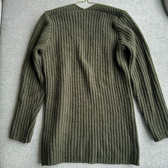 Dynamite ribbed v-neck sweater - Picture 5 of 6